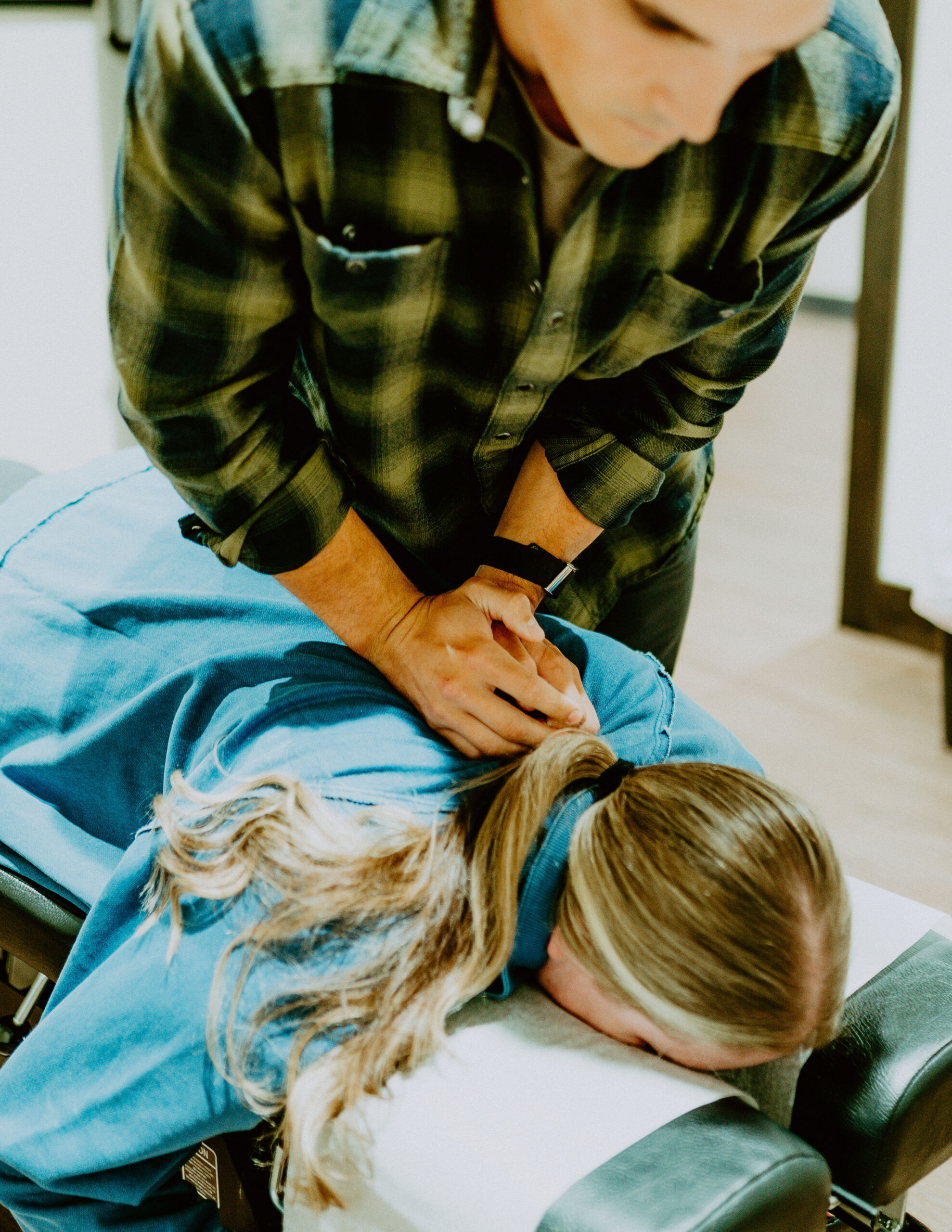 Thoracic chiropractic adjustment at Windy Ridge Chiropractic